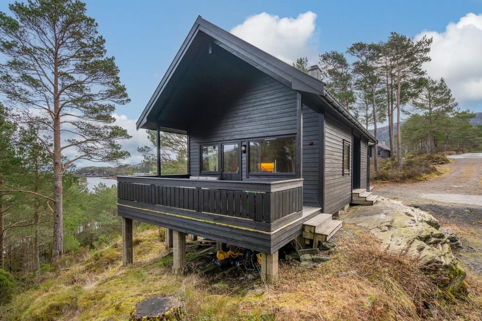 Property building, Neighbourhood, Natural landscape, Garden