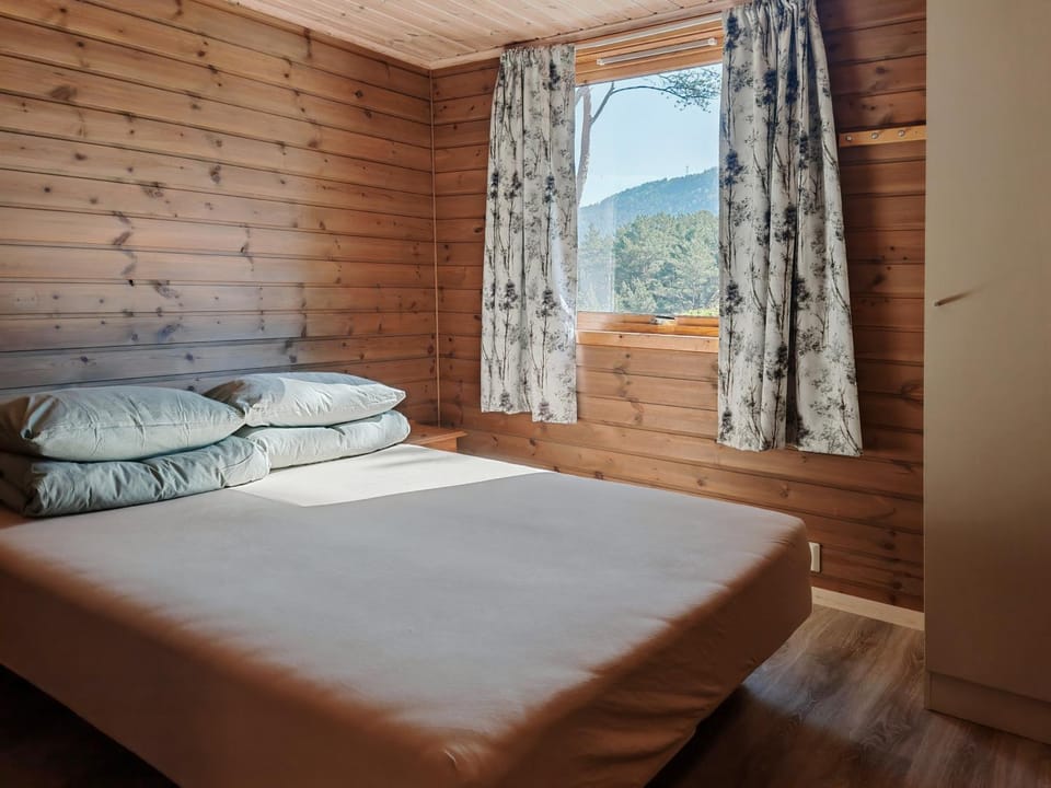 Bed, Photo of the whole room, Bedroom, Mountain view