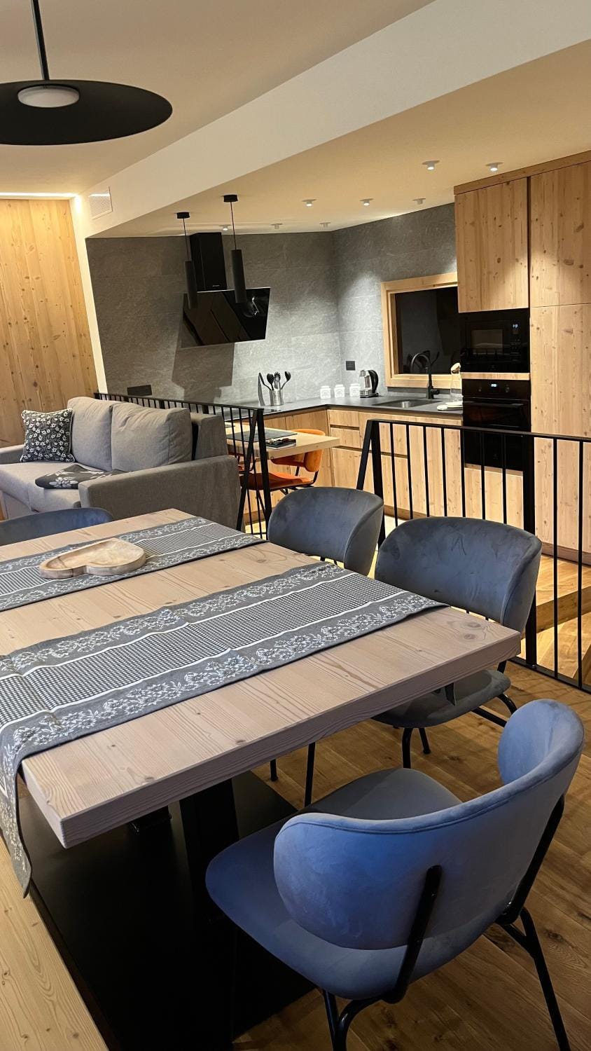 Kitchen or kitchenette, Living room