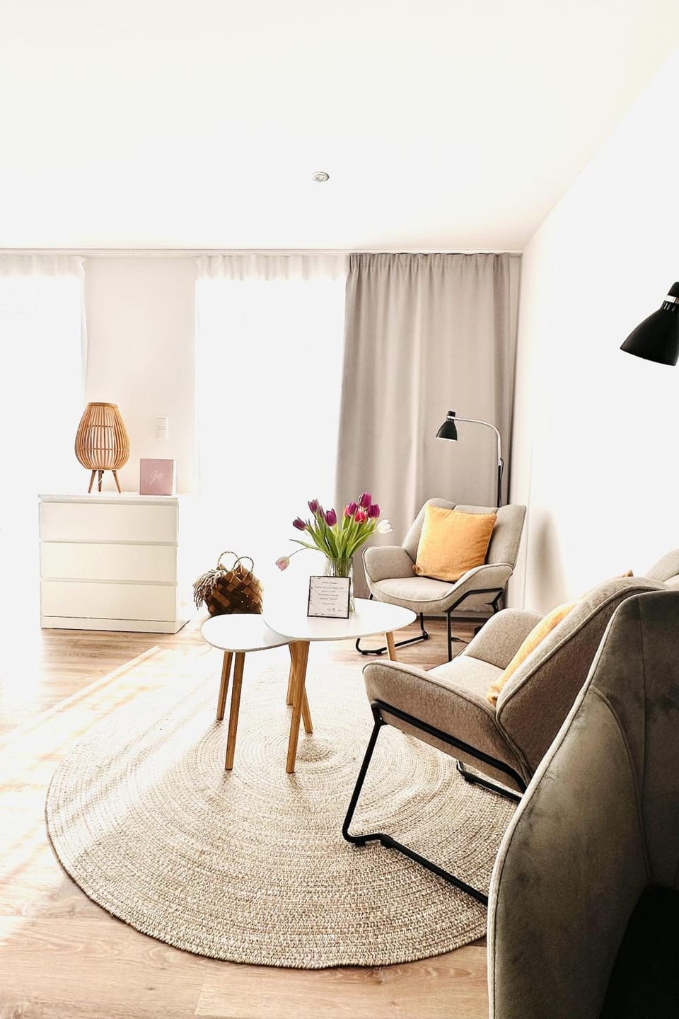Living room, Seating area