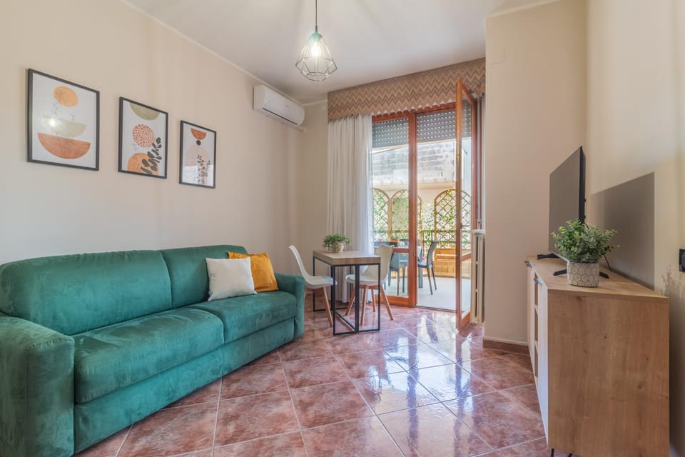 TV and multimedia, Living room, Seating area, air conditioner