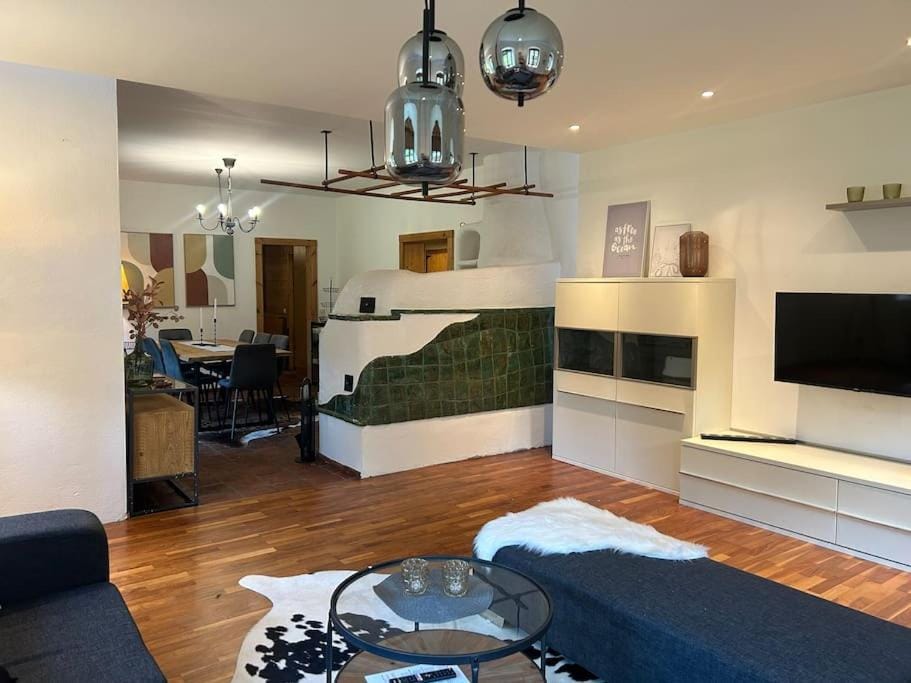 Communal lounge/ TV room, TV and multimedia, Living room, Seating area, Evening entertainment