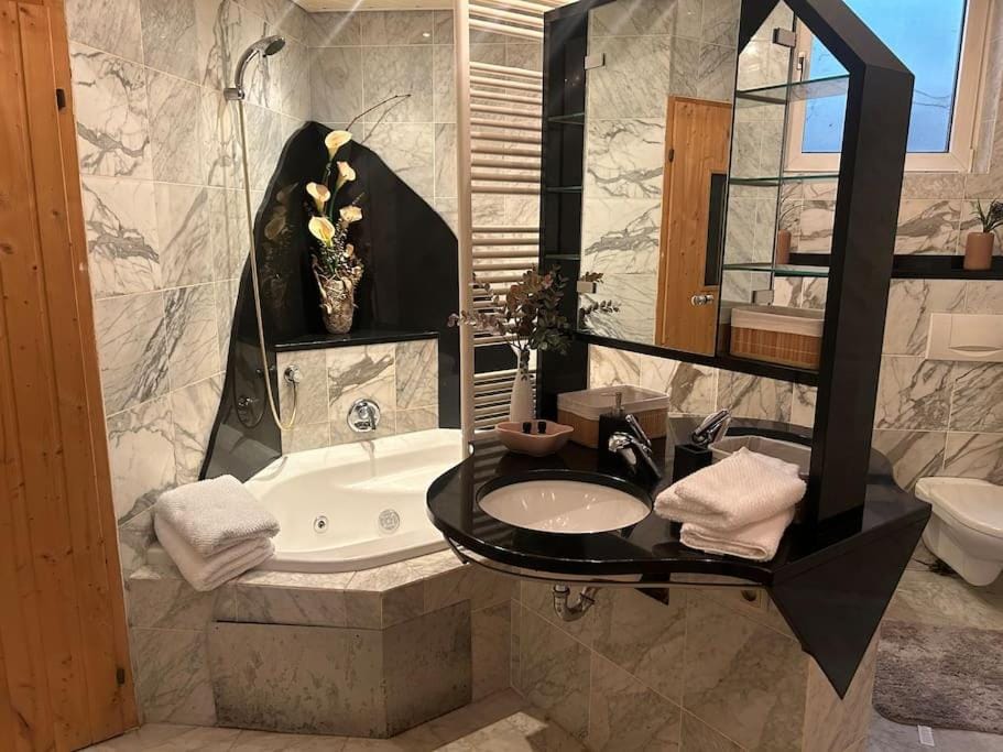 Toilet, Bathroom, Bath, towels