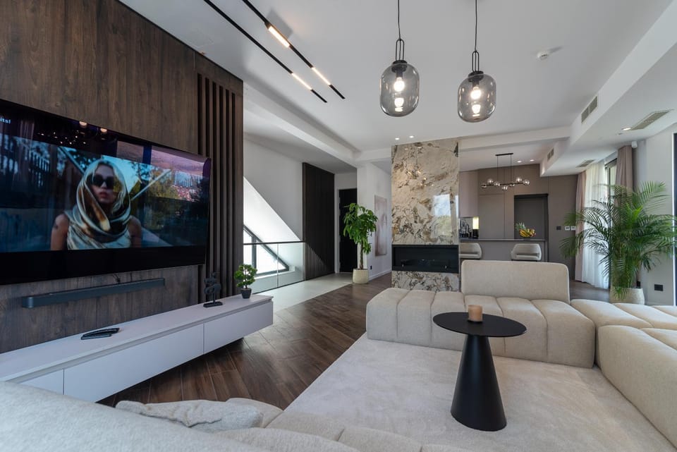 Communal lounge/ TV room, TV and multimedia, Living room, Seating area