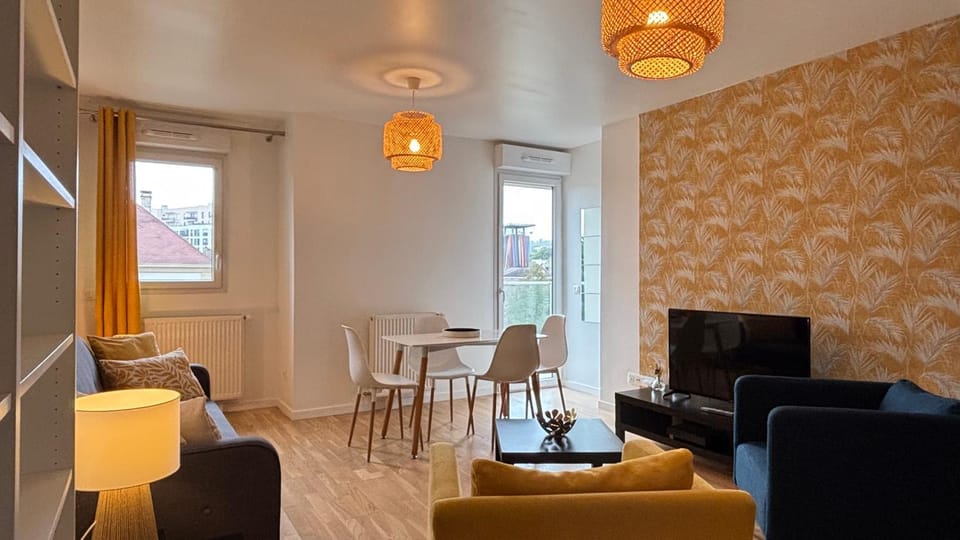 Appartement Cosy et calme - face à la gare Rosny-sous-Bois - 20mn de Paris et Disneyland Apartment in Île-de-France