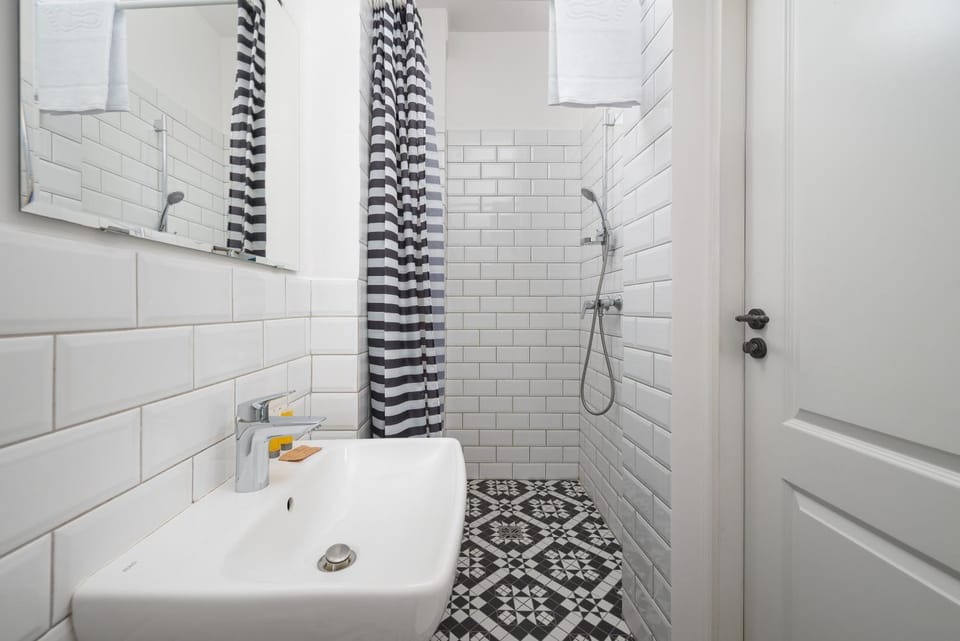 Shower, Bathroom, towels