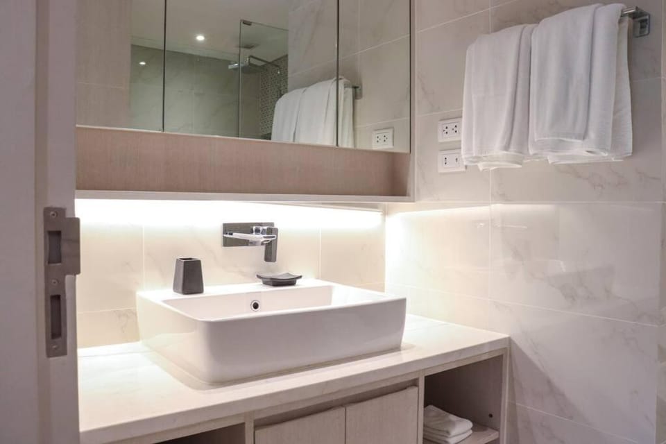 Bathroom, towels