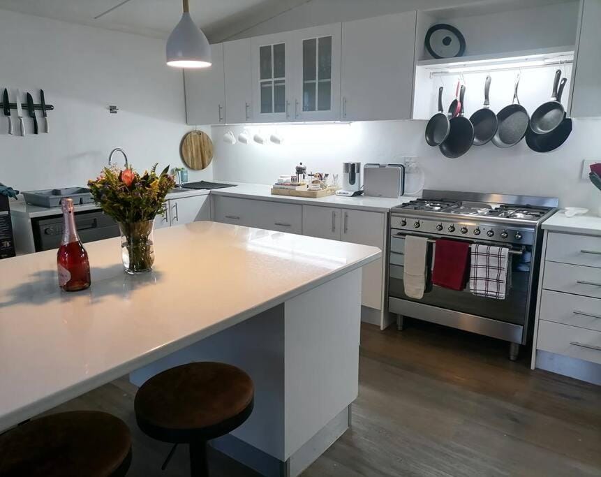 dishwasher, oven, kitchen