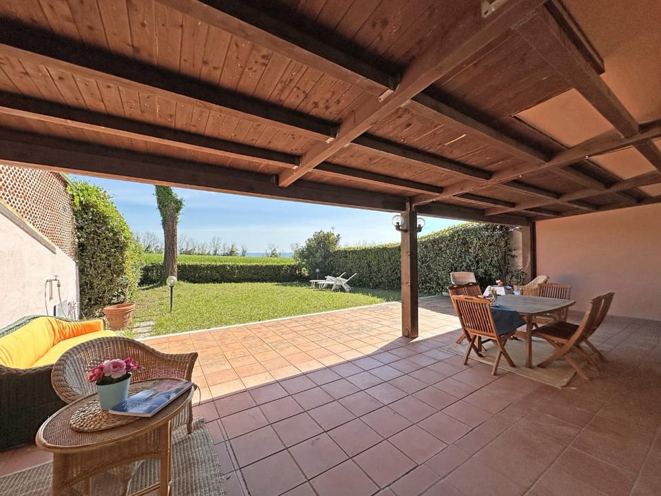 Patio, Day, Garden, View (from property/room), Living room, Dining area, Garden view