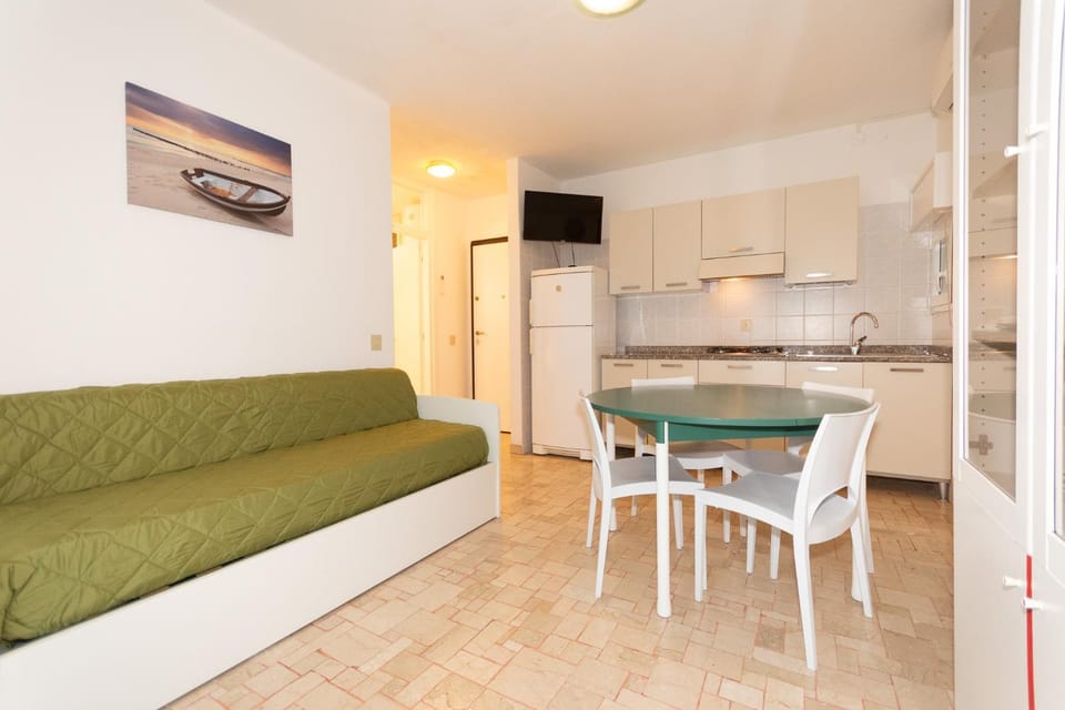 Kitchen or kitchenette, Living room, Dining area