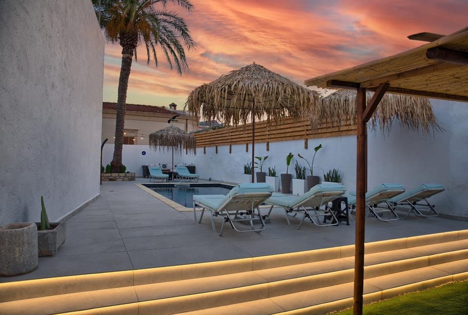 Swimming pool, Sunset, sunbed