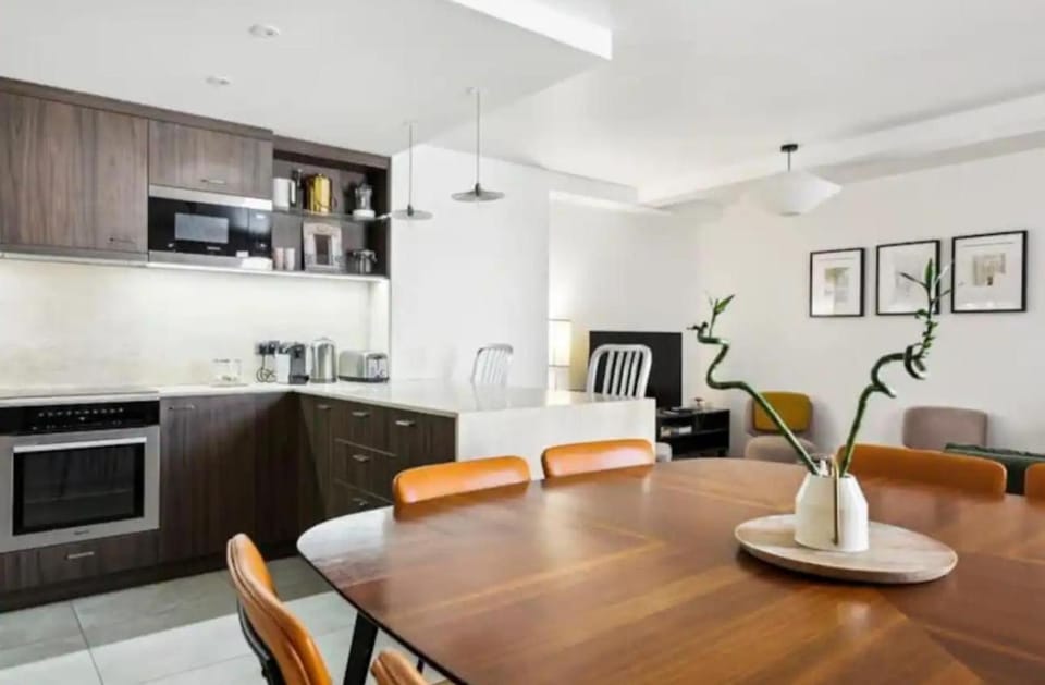 TV and multimedia, Kitchen or kitchenette, Living room, Dining area