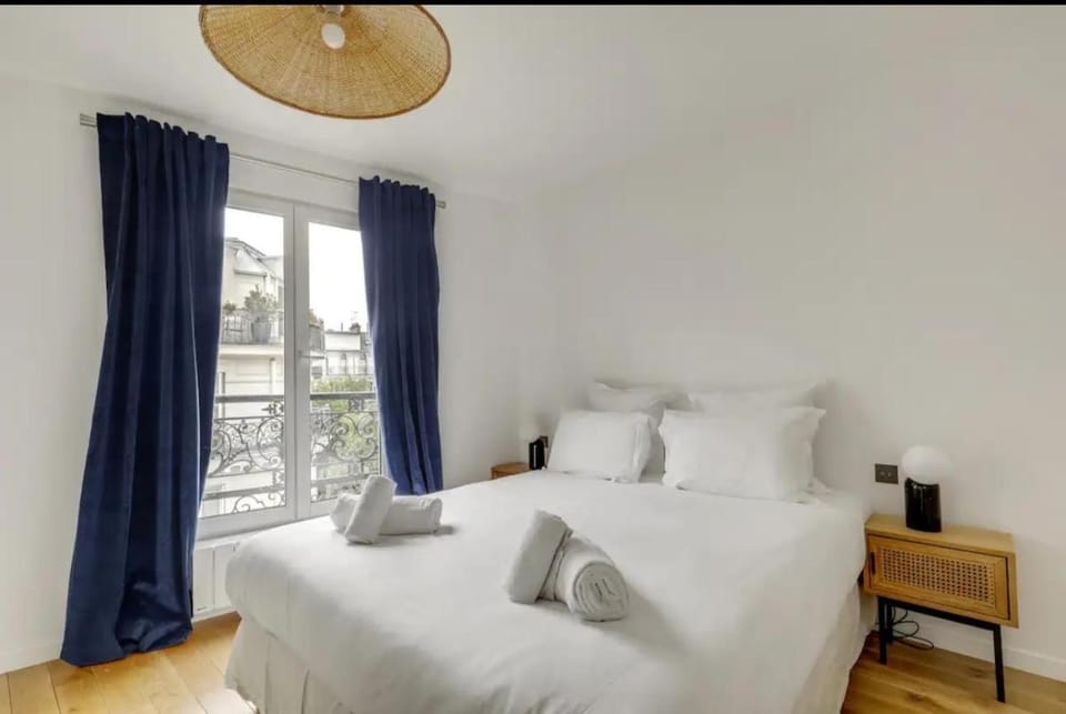 Bed, View (from property/room), Photo of the whole room, Bedroom, towels