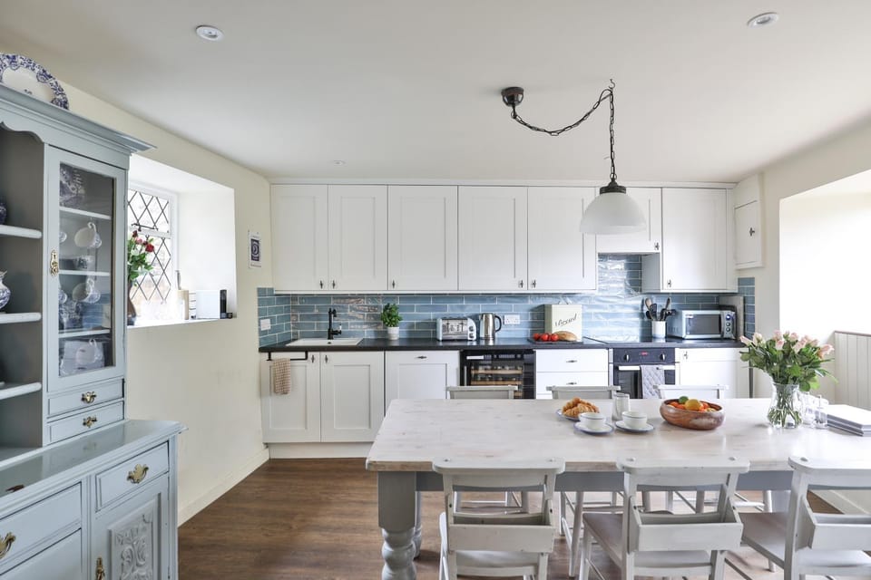 Kitchen or kitchenette, Dining area, dishwasher, oven, pet friendly, stove, toaster