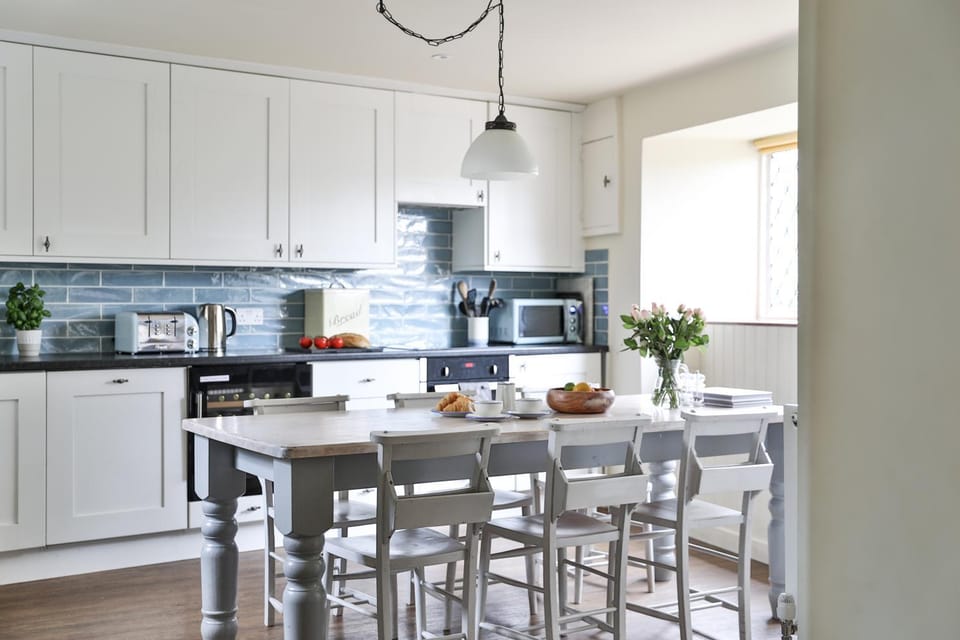 Kitchen or kitchenette, dishwasher, oven, pet friendly, toaster