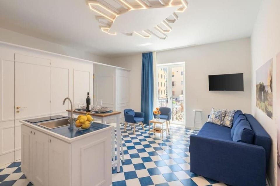 TV and multimedia, Kitchen or kitchenette, Living room, Seating area