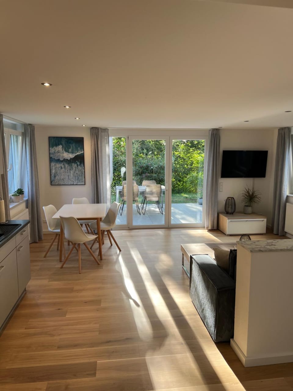 TV and multimedia, Kitchen or kitchenette, Seating area, Dining area