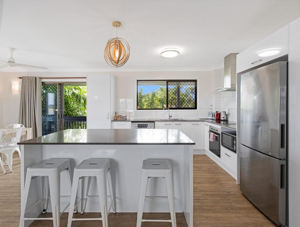 Spacious 3-Bed Home with Balcony in Hervey Bay Apartment in Hervey Bay