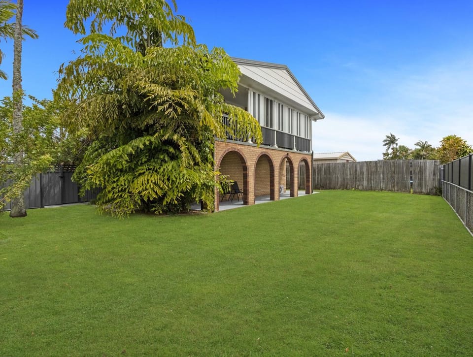 Spacious 3-Bed Home with Balcony in Hervey Bay Apartment in Hervey Bay