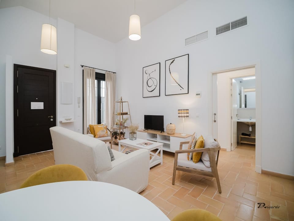 TV and multimedia, Living room, Seating area, Evening entertainment
