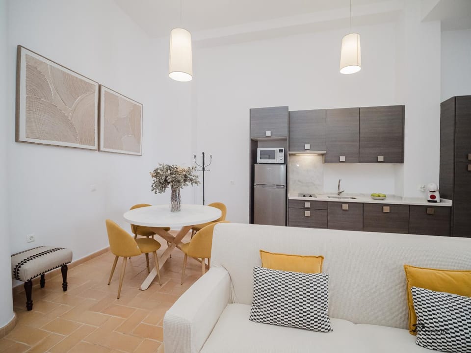 Kitchen or kitchenette, Living room, Dining area