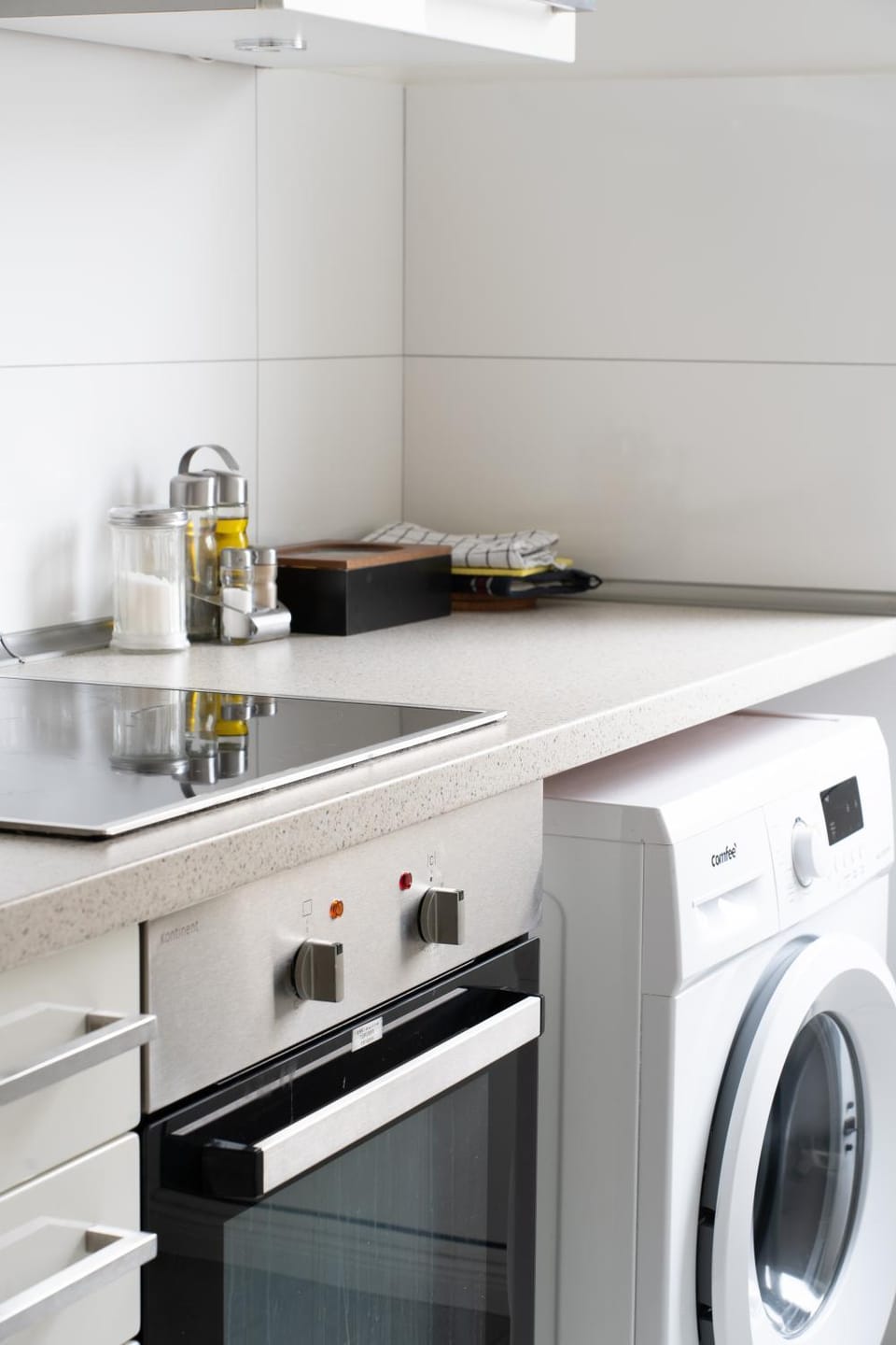 Kitchen or kitchenette, stove, washing machine