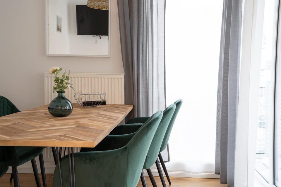 Seating area, Dining area