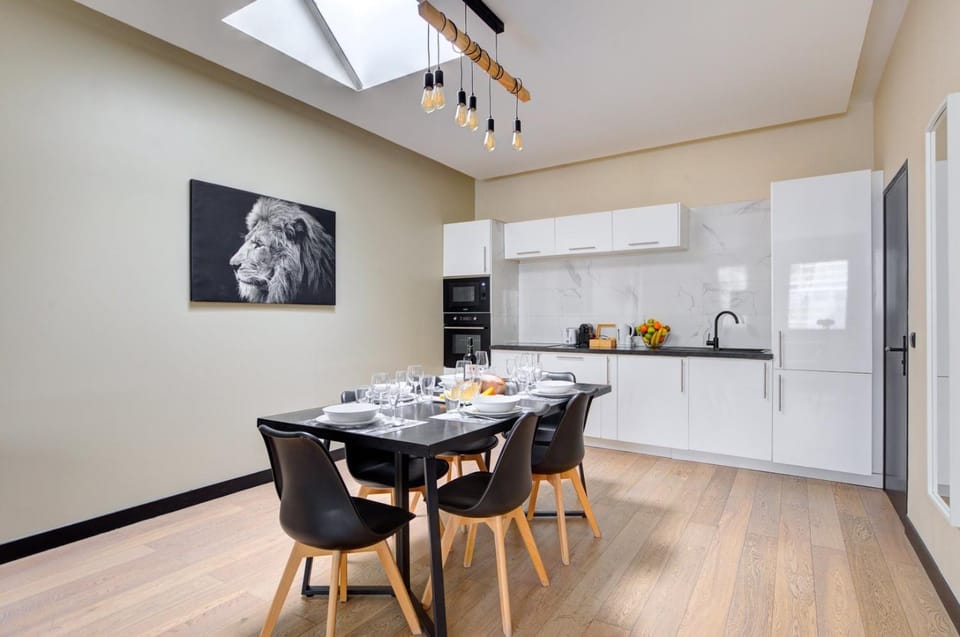Food and drinks, Dining area, microwave, oven, stove