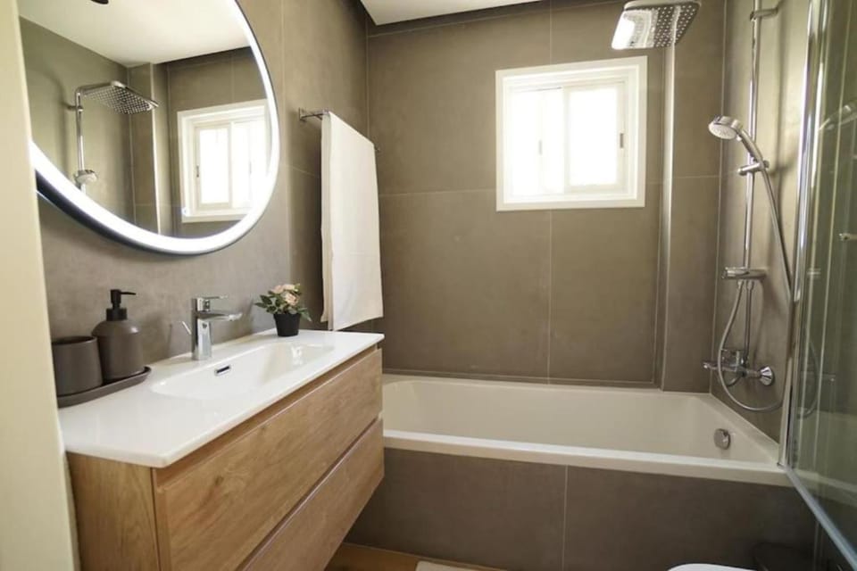 Shower, Bathroom, Bath, towels