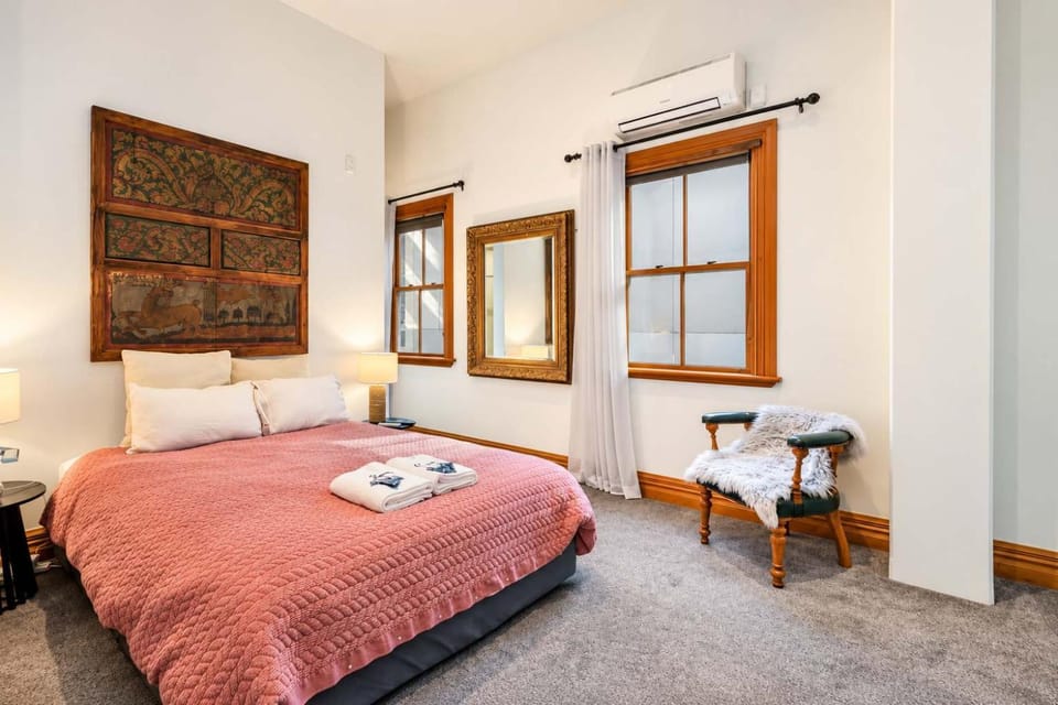 The Birds Nest - Central City Loft Apartment in Wellington