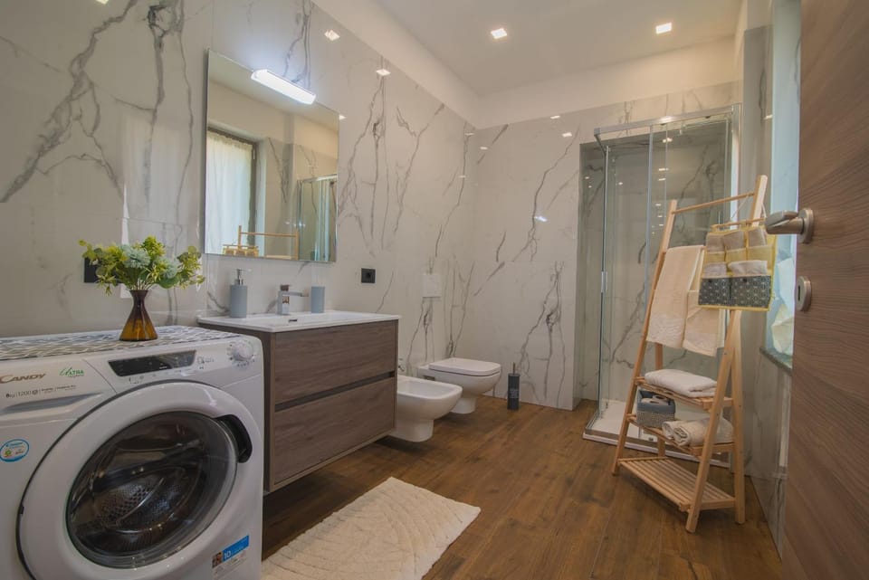 Shower, Toilet, Bathroom, Bath, towels, washing machine, dryer