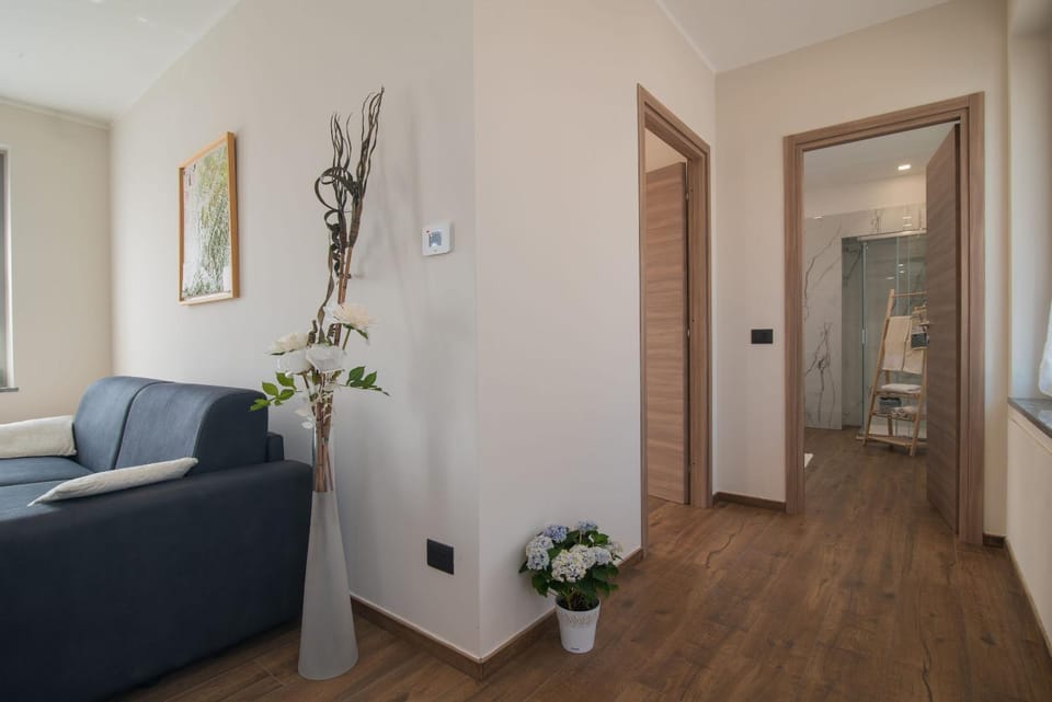 Bed, Living room, Photo of the whole room, Seating area, Bedroom