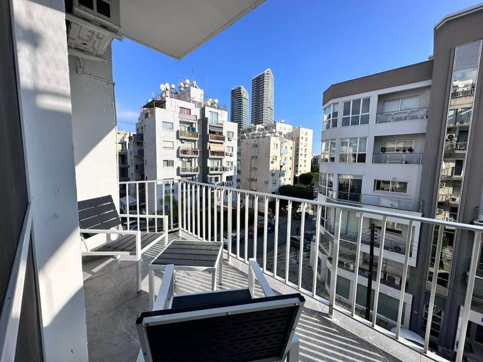 Beautiful One Bedroom Apartment, 186 Meters to Beach, Central Location Next to Cafes & Bars Apartment in Limassol City