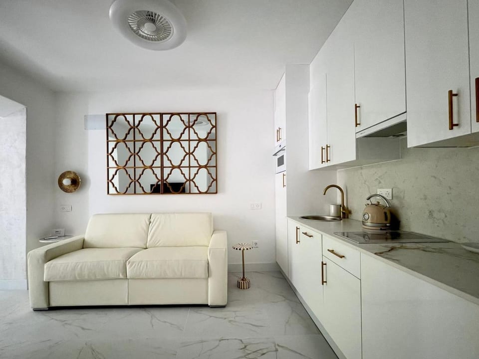 Kitchen or kitchenette, Seating area