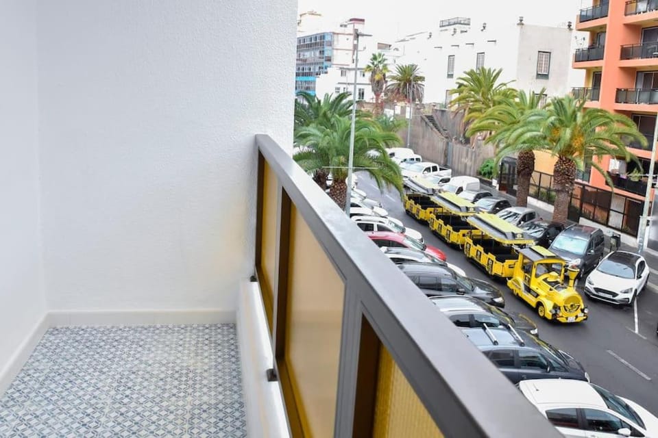 Neighbourhood, Balcony/Terrace, City view, Street view