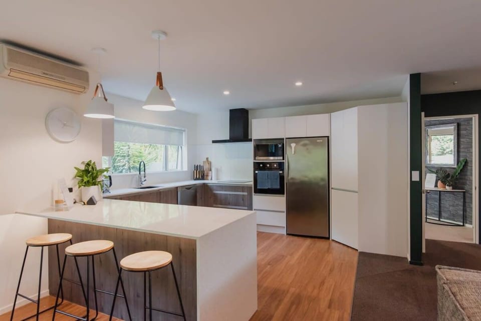 Hidden Gem of Christchurch - Sleeps 13 House in Christchurch