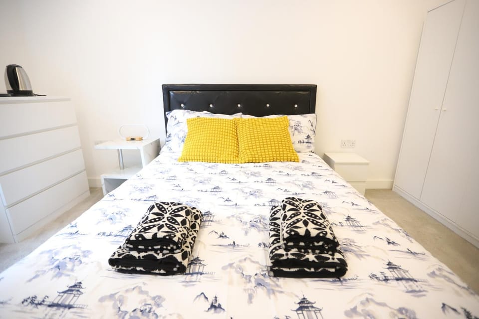 Bed, Photo of the whole room, Bedroom, towels, wardrobe