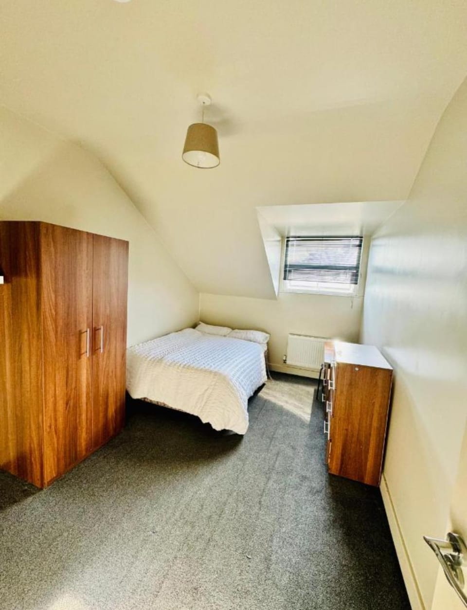 Private room - Shared Bathroom, Wakefield Apartment in Wakefield
