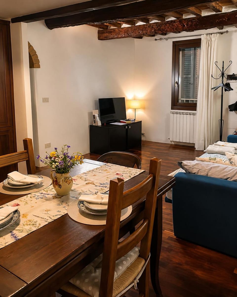 Communal lounge/ TV room, TV and multimedia, Living room, Dining area
