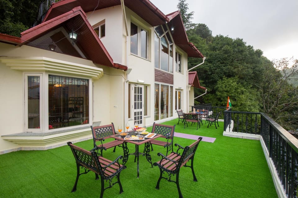 Property building, Patio, Spring, Day, Garden, View (from property/room), Balcony/Terrace, Garden view