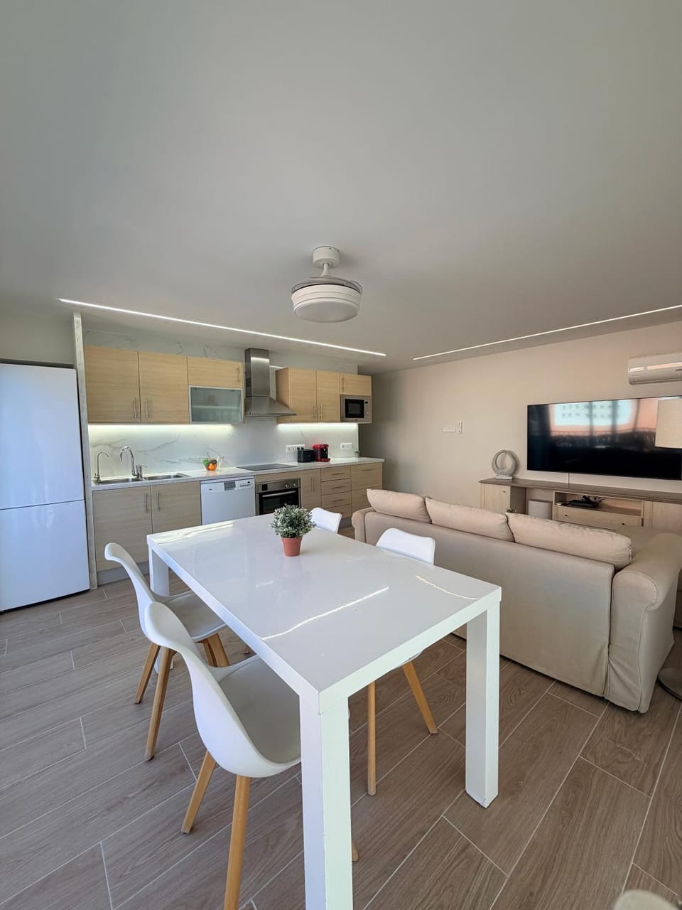 Living room, Dinner, kitchen