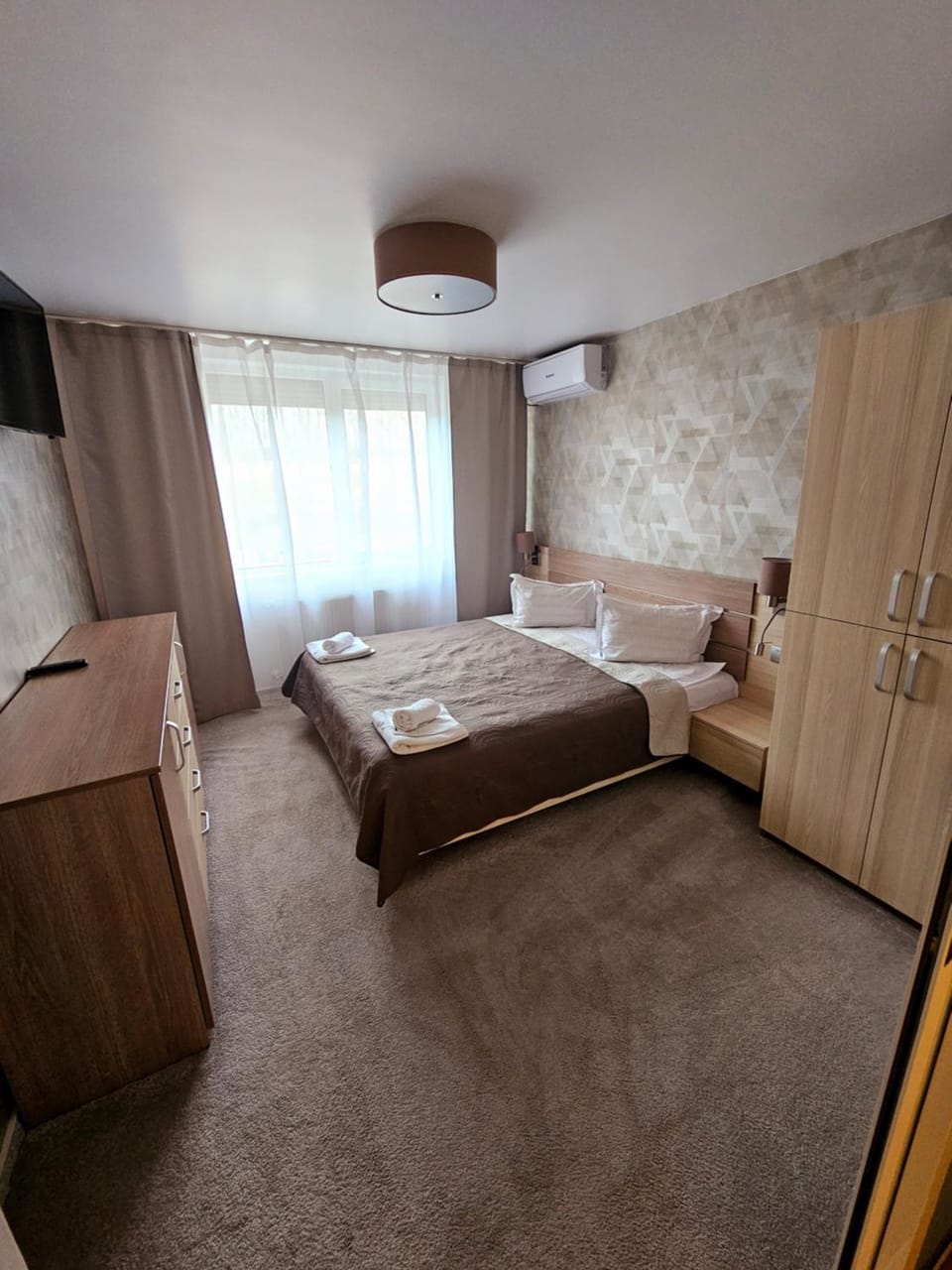 Bed, TV and multimedia, Bedroom, wardrobe