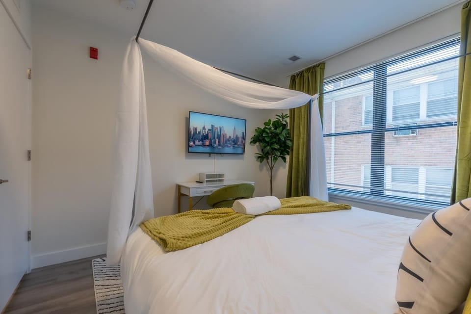Bed, Photo of the whole room, Bedroom