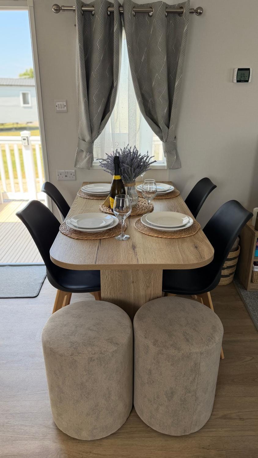 Big Boss Caravan-Camber Sands,Sleep 8, Free Wi-Fi, Netflix, Parking Campground/ 
RV Resort in Camber