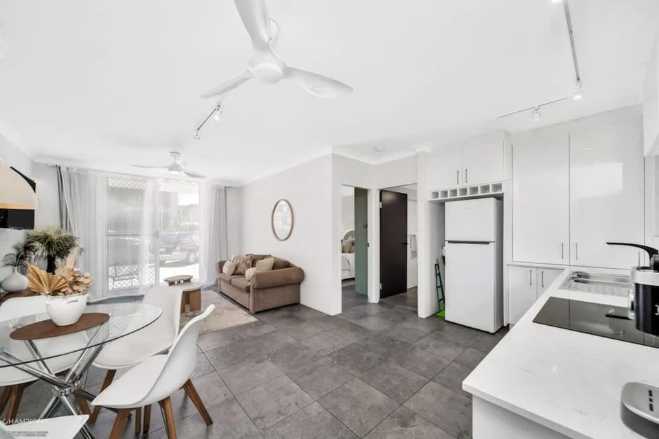 Kitchen or kitchenette, Living room, Dining area