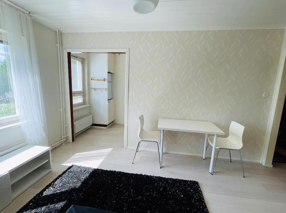 Kotimaailma Helsinki - Valoisa yksiö Tikkurilan kupeessa Apartment in Uusimaa