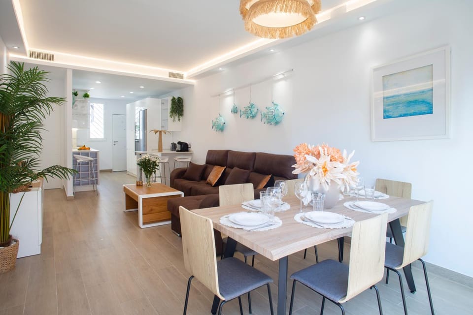 Living room, Dining area