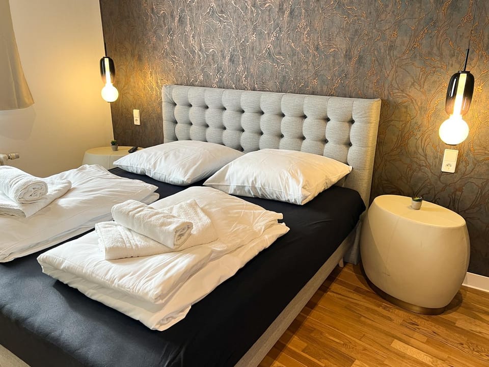 Bed, Photo of the whole room, Bedroom, towels