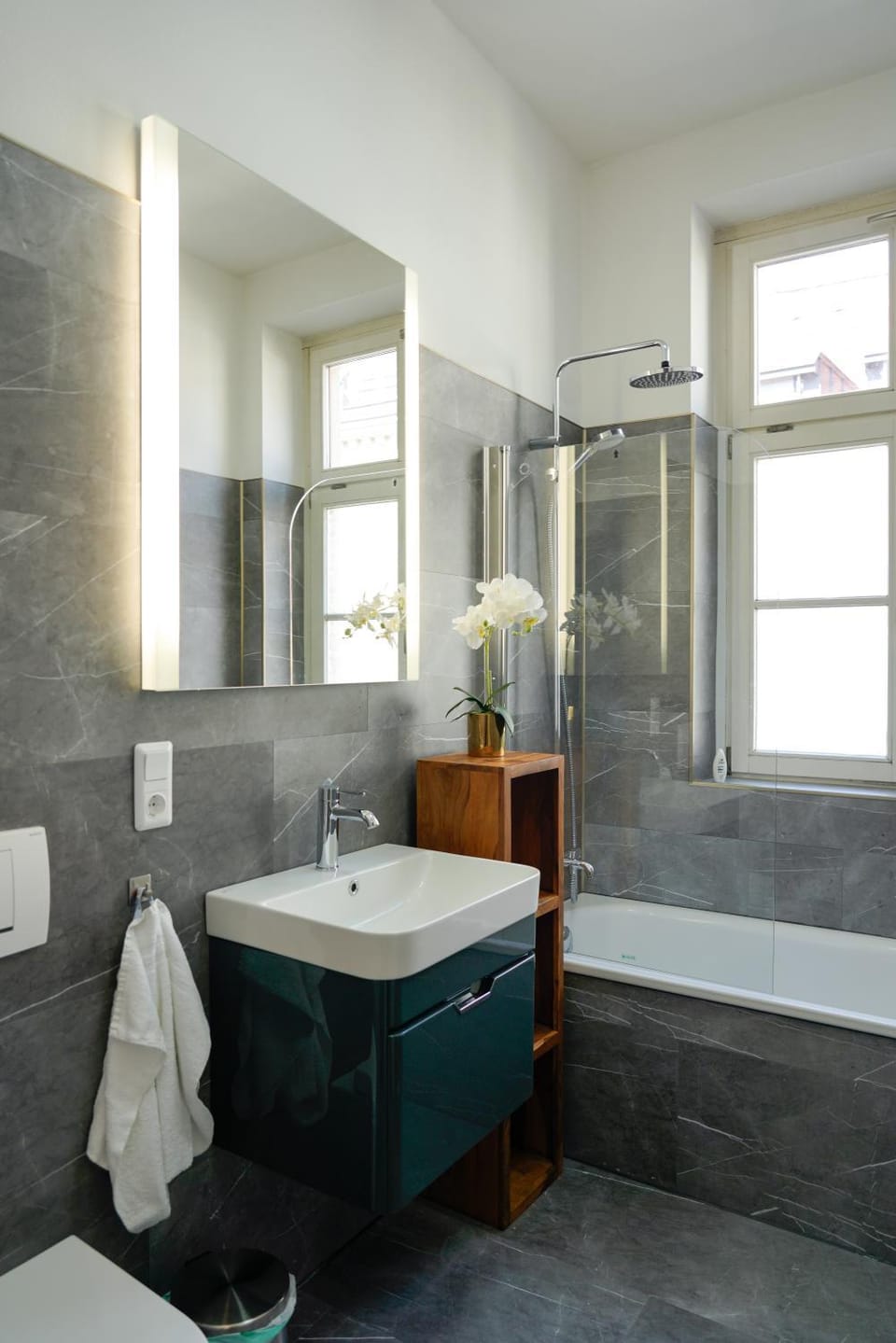 Shower, Toilet, Bathroom, Bath, towels