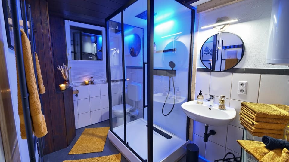 Shower, Bathroom, towels